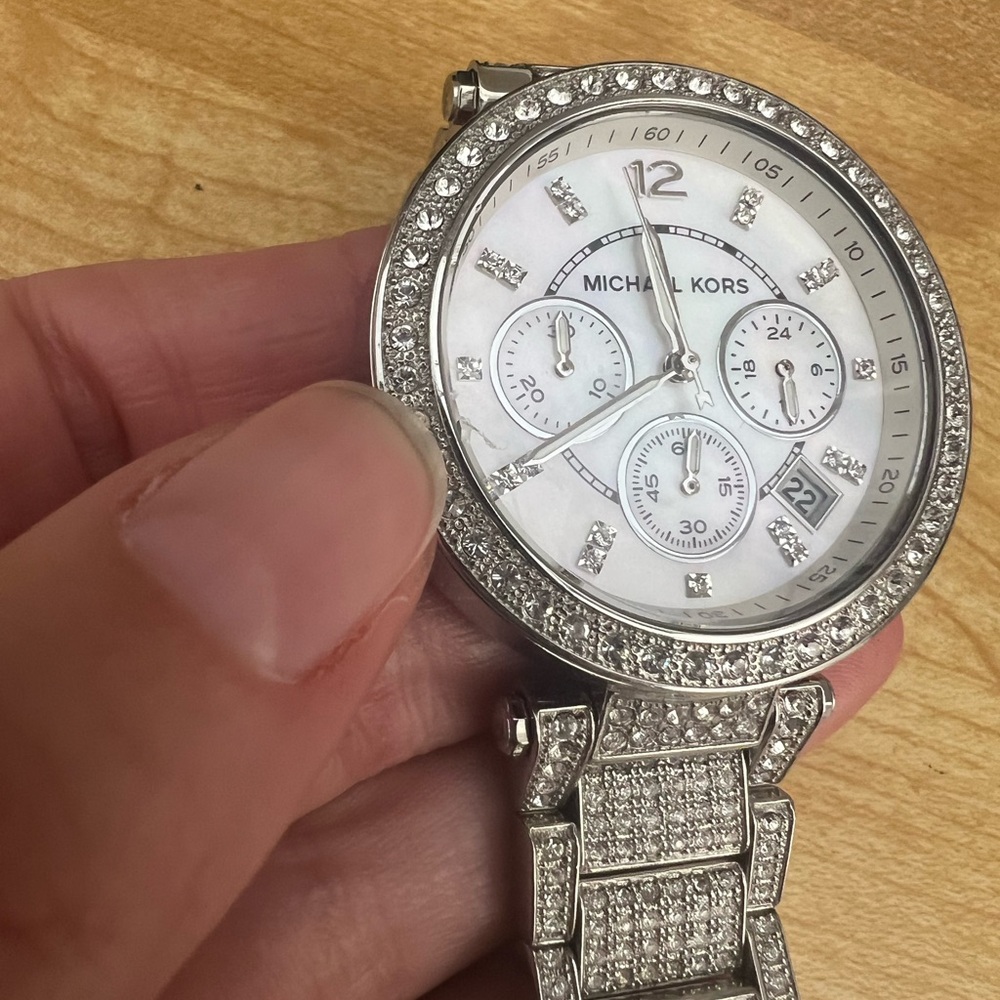 Michael Kors MK5572 Parker Women's Watch Silver Pave - Picture 13 of 15